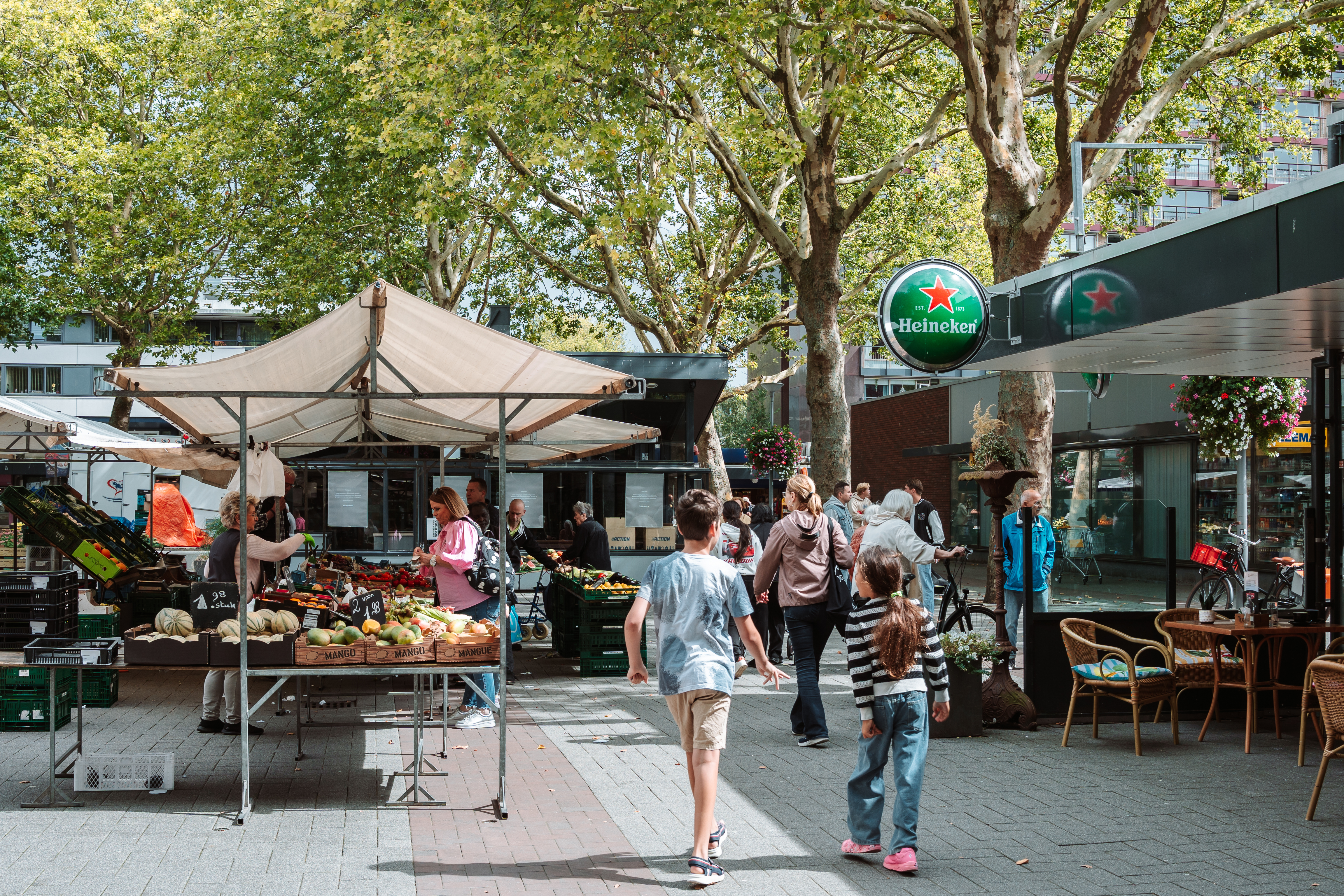 Weekmarkt in de buurt van MIX